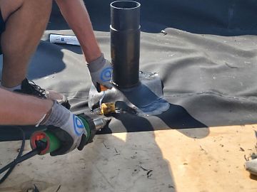 Установка и гидроизоляция аэраторов с помощью термопластичной ленты Термобонд