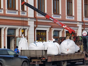 Выгрузка материалов на объекте для выполнения работ по огнезащите усиленных конструкций