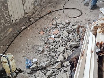 Инъектиование трещин кирпичной кладки эпоксидным составом Манопокс 352