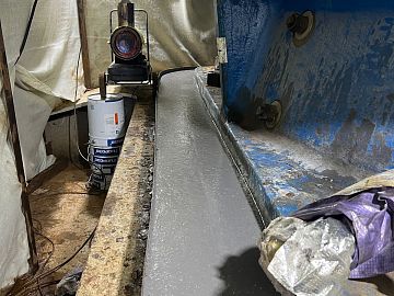 Второй слой подлит до уровня станины