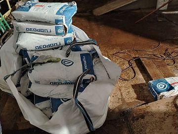 Сухой компонент А трехкомпонентного безусадочного ремонтного состава наливного типа Манопокс 337