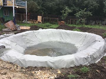 Укладка геотекстиля перед укладкой ЭПДМ мембраны Преласти СТ 1.2 мм