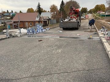 Ограждение залитой зоны сигнальной лентой