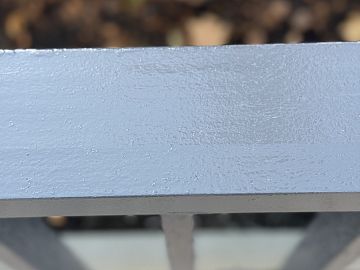 Окрашивание металлической части забора