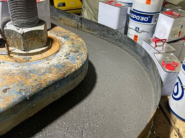 Высокая подвижность состава обеспечивает качественное заполнение пространства вокруг и под основанием дробильной установки