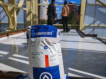 Состав ДенсТоп Филлер КР для просыпки слоя гидроизоляции на объекте