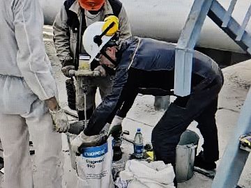 Замешивание подливочного ремонтного состава Стармекс ФМ7