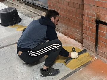 Пробное нанесение грунтовки ДенсТоп ПМ 601 на основание с целью определения расхода на 1 м2