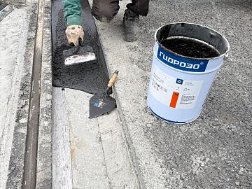 Подача состава в сухую обеспыленную и обезжиренную штрабу