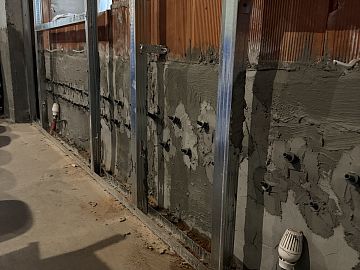 Стена, обработанная составом Стармекс Лайм С и Стармекс Сил Флекс