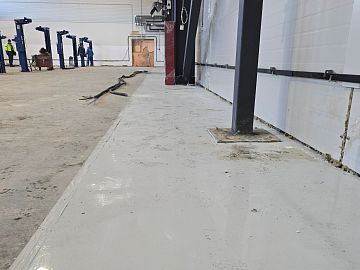 Финишное покрытие ДенсТоп ЭП 500 в процессе эксплуатации. Расход материала 1,4 кг/м.кв.( валиком в 2 слоя по 0,7 кг)