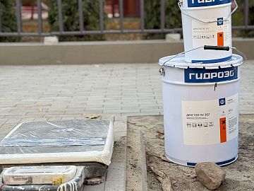 ДенсТоп ПУ 302 применялся для финишного окрашивания забора