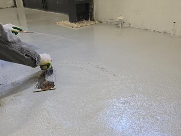 Выглаживание поверхности после нанесения