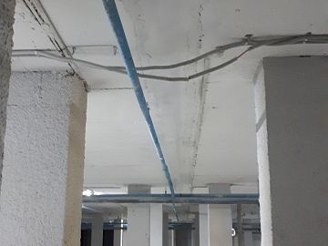 Вид деформационного шва после монтажа ленты