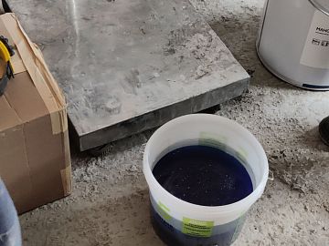 Замешивание состава для пропитки холстов