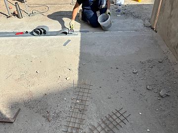 Притапливание ленты Манодил Про в клей Манопокс 331