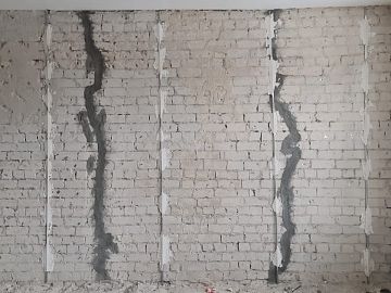 Зачеканка трещин составом Стармекс РМ3. Подготовка к инъектированию.