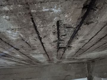 Подготовка поверхности к работам по усилению, отбивка рыхлого бетона