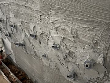 Стена, обработанная составом Стармекс Лайм С и Стармекс Сил Флекс