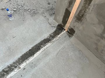 Обезжиривание шва перед нанесением Манопокс 331 и Манодил Про