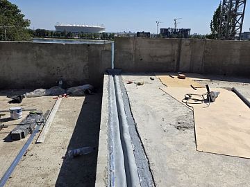 Лента Манодил Про на клее Манопокс 331, закрепленная также прижимной планкой