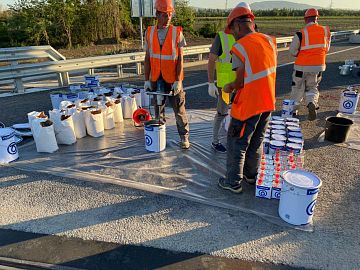 Рабочее место, подготовленное к замешиванию состава Манопур 336