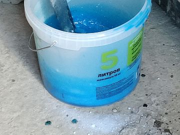 Состав имеет цветовую индикацию, четко виден при нанесении