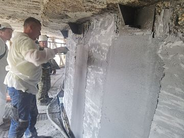 Запечатывание штроб составом Манопокс 331 в ремонтируемой поверхности после извлечения маяков