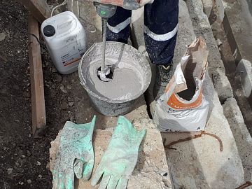 Смешиваем эластичную гидроизоляцию Стармекс Сил Флекс