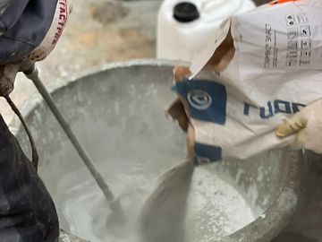 Смешивание компонента А и Б состава Стармекс Эласт