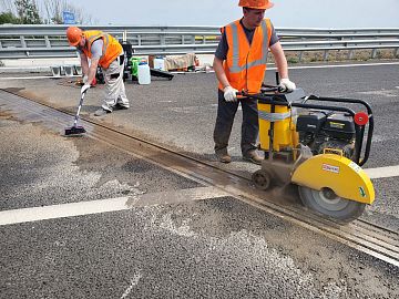 Устройство пропилов в асфальтобетоне швонарезчиком