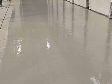 Вид на свежеуложенный участок покрытия