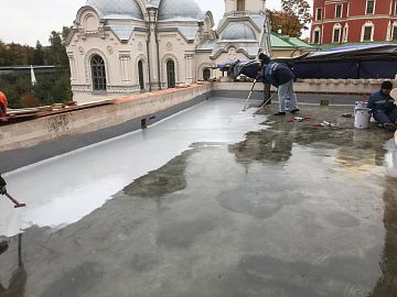 ДенсТоп МС 351 надёжно защищает конструкцию от проникновения воды и агрессивных жидкостей, обеспечивая длительную герметичность.