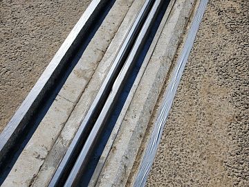 Зачистка поверхности железобетонной плиты пролётного строения и боковых поверхностей штробы