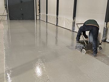 Нанесение материала ДенсТоп ПМ 605 Тровел