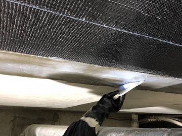 Нанесение загущенного клея Манопокс 372