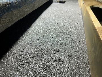 Первый слой заливки состава завершен