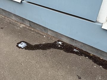 Выход состава снаружи стены