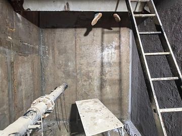Процесс нанесения в 2 этапа - на втором этапе увлажнение основания перед нанесением Стармекс Сил Флекс