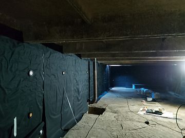 Вид выполненого монтажа вертикальных полос ЭПДМ мемраной Преласти СТ 1.2 мм