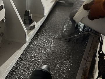 Заливка состава Стармекс ФМ 100 под компрессор