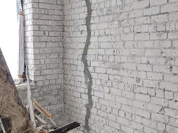 Зачеканка трещины составом Стармекс РМ3. Подготовка к инъектированию.