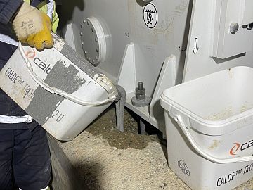 Заливка анкерных каналов на 2/3 высоты