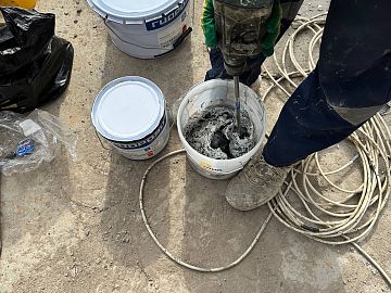 Перемешивание компонентов миксером