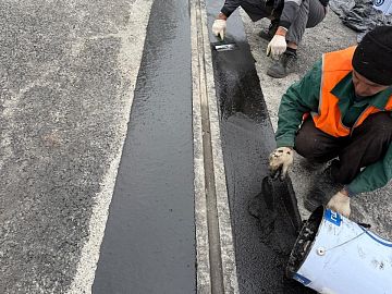 Заглаживание материала для исключения образования наплывов и выпуска защемленного при смешивании воздуха