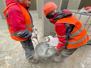 Смешивание компонента А и Б состава Стармекс Эласт