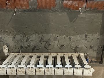 Стена, обработанная составом Стармекс Лайм С и Стармекс Сил Флекс