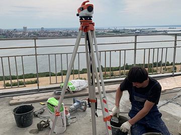 Создание меток уклона с помощью нивелира