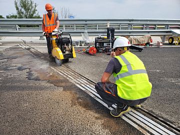 Устройство пропилов в асфальтобетоне швонарезчиком